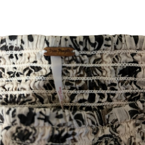 Free People Melissa Tiered Black & Cream Floral Mini Skirt Elastic Waist Size XS - Picture 5 of 8